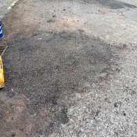 Trabalhos de tapamento de buracos no pavimento