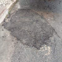 Trabalhos de tapamento de buracos no pavimento